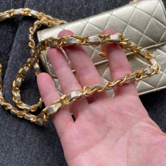Chanel Mini Matelasse Gold chain shoulder bag - Picture 3 of 8